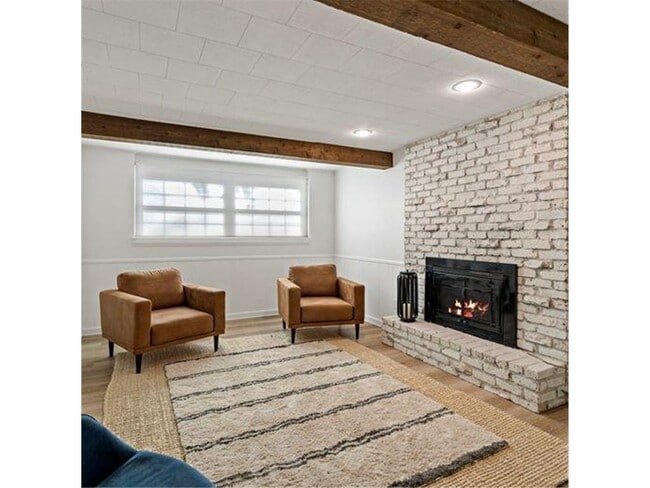 Building Photo - 4520 Vandervork Ave