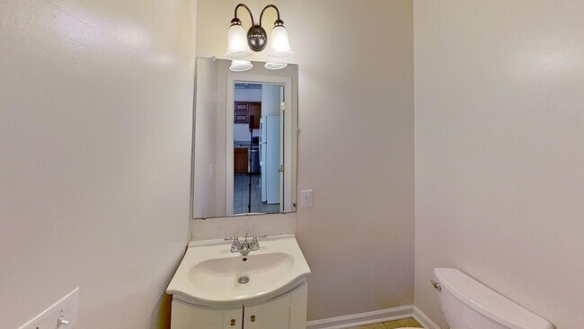 Building Photo - 2 bed / 2.5 bath ~ Move-In Today