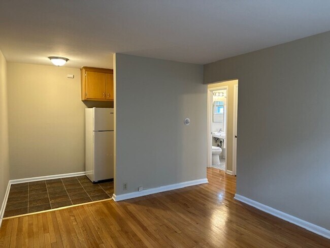 Building Photo - Cozy 1BR in Riverwest $895 – Heat Included | Hardwood Floors | Storage + Laundry
