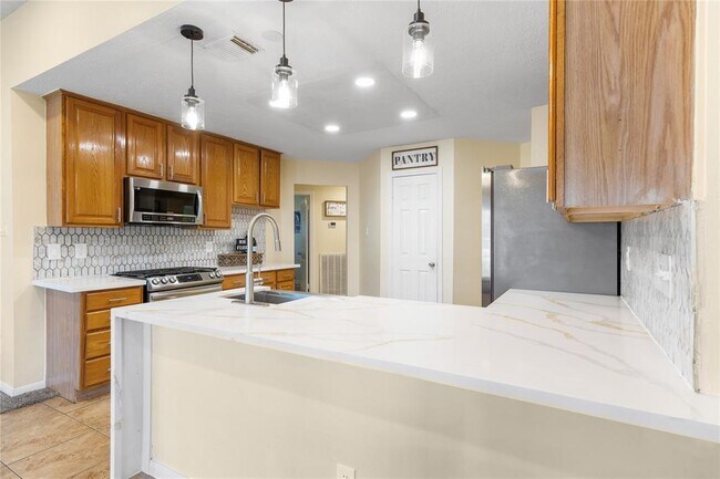 Building Photo - 15703 W Astern Dr