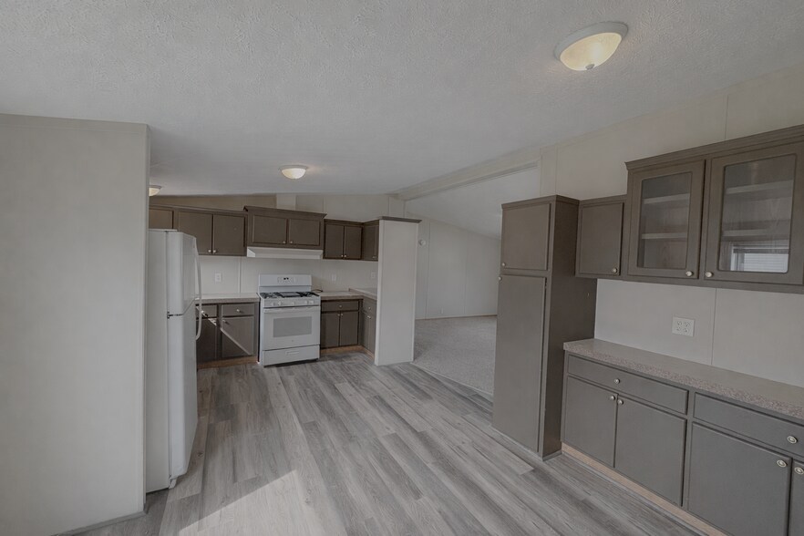 Building Photo - 247 Laurel Leah