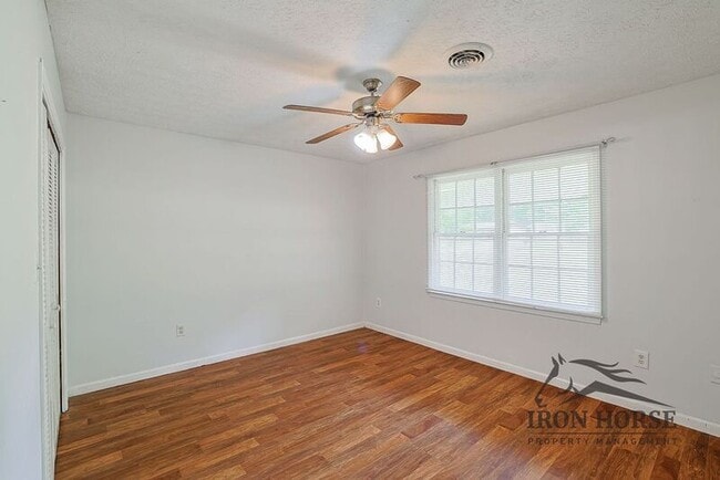 Building Photo - 229 N Burson Ave