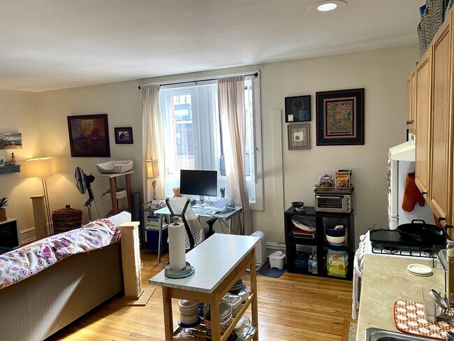 Building Photo - 244-246 S 21st St