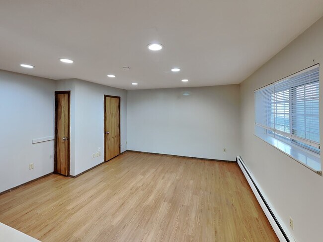 Building Photo - 120 E 13th Ave