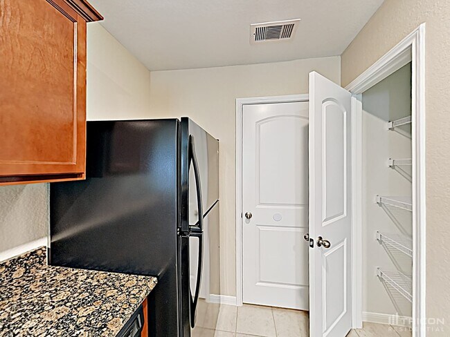 Building Photo - 733 Totem Trail Dr