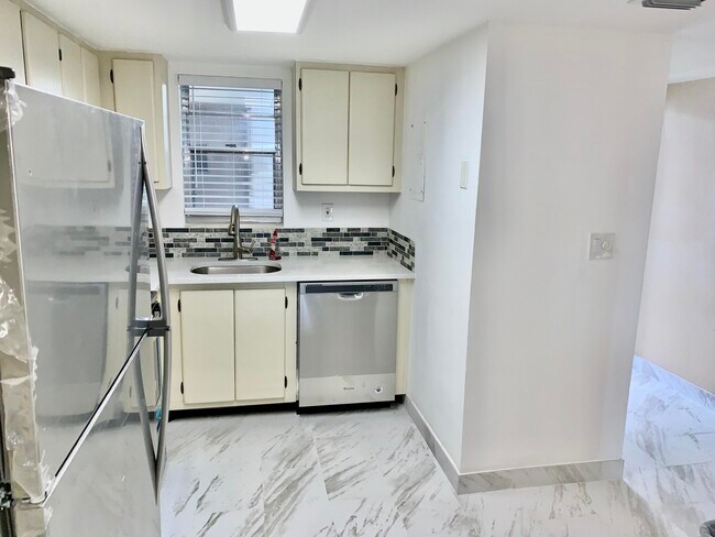 Building Photo - 3100 W Rolling Hills Cir