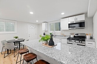 Building Photo - Cozy Completely Renovated Home Minutes fro...