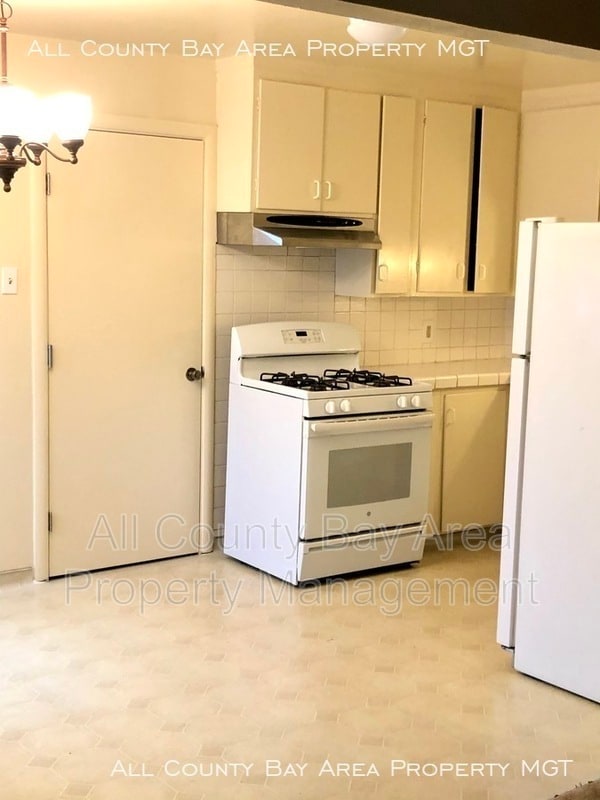 Building Photo - 1031 Ranchito Ct