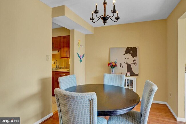 Building Photo - 6389 Fenestra Ct