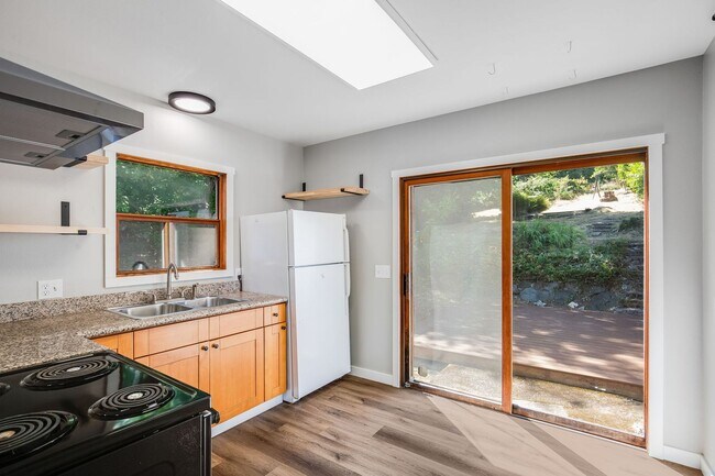 Building Photo - Charming 1 BD 1 BA cottage nestled on a be...
