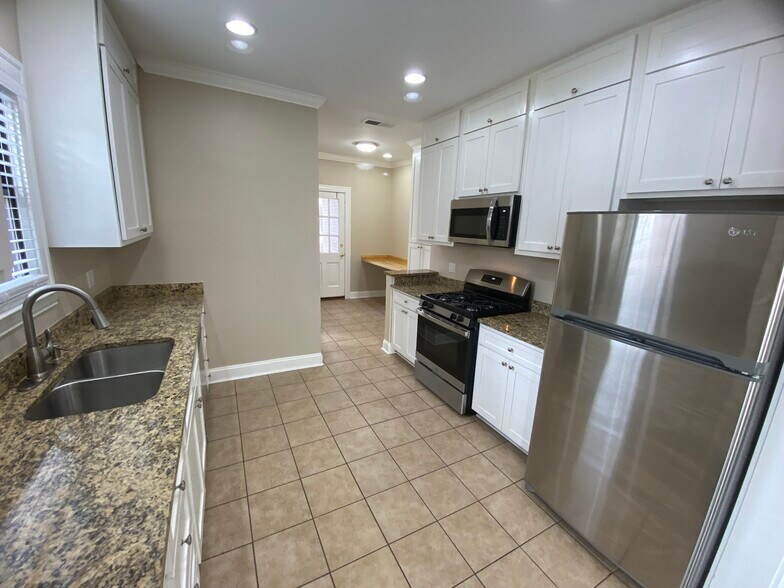 Building Photo - 839 Thomasson Dr