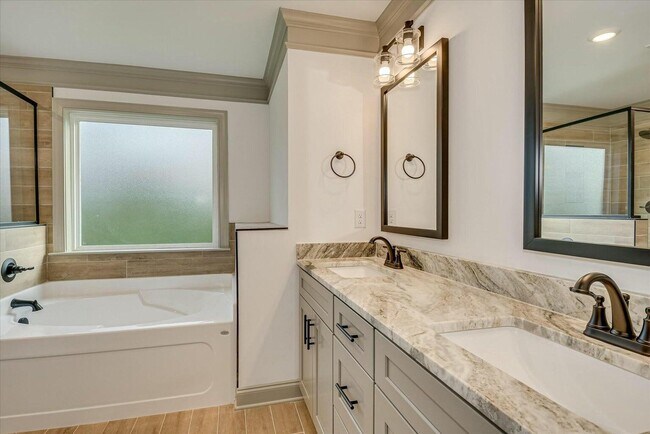 Building Photo - 2021 Warbler Dr