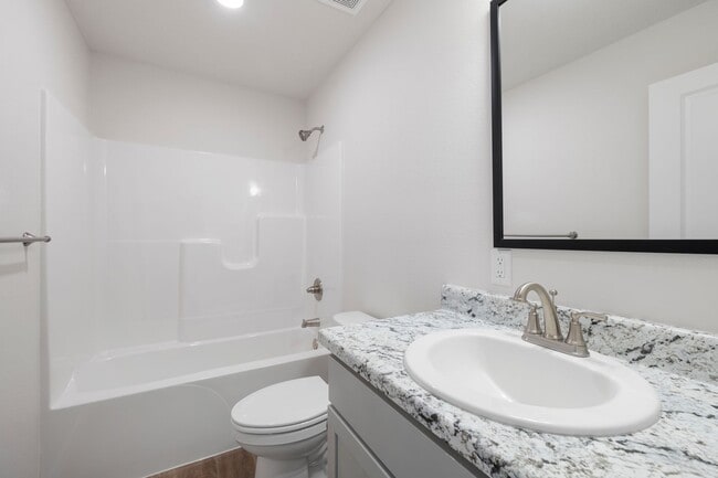 Building Photo - BRAND NEW 3 BEDROOM HOME - BOLIVAR, MO