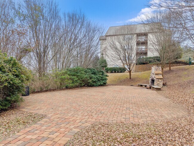 Building Photo - 1131 Harts Ridge Dr