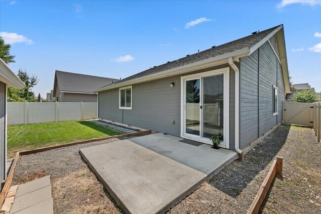 Building Photo - Charming 3-Bedroom Home with Fenced Yard in the Heart of Meridian