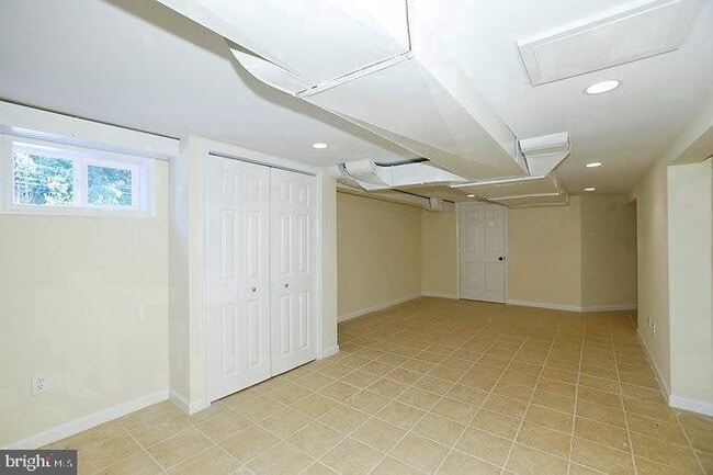 Building Photo - 3528 Military Rd