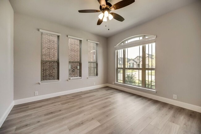 Building Photo - Checkout This 4 bed 2.5 bath 2827 sqft - Paloma Creek Beauty!!!