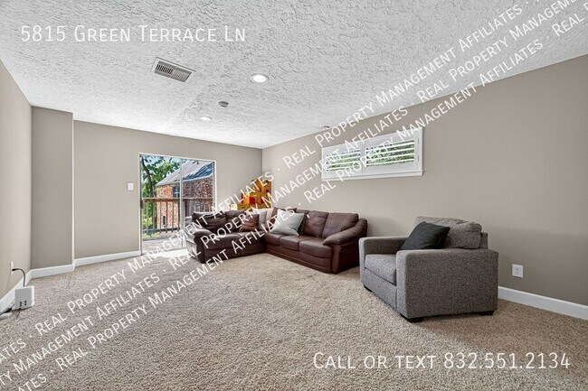 Building Photo - 5815 Green Terrace Ln