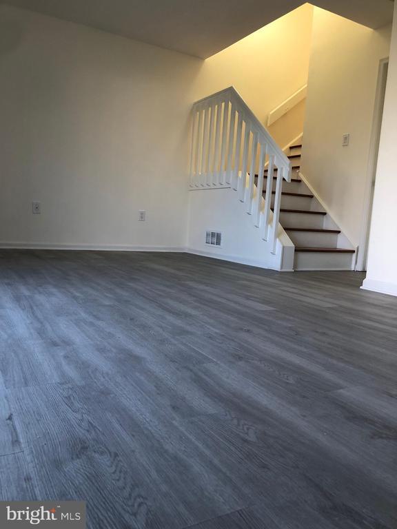 Building Photo - 4202 Quaker Ct