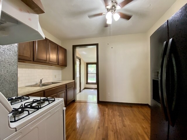 Building Photo - 126 S Krueger Ave