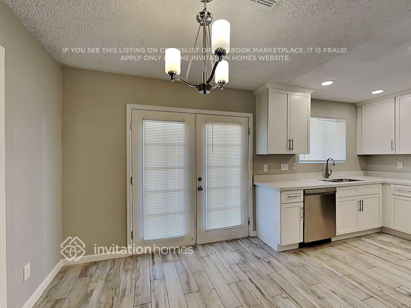 Building Photo - 1026 W Danbury Dr