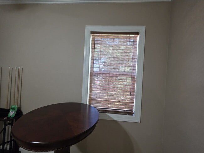 Building Photo - Spacious 4-Bedroom Home for Rent in Kings ...