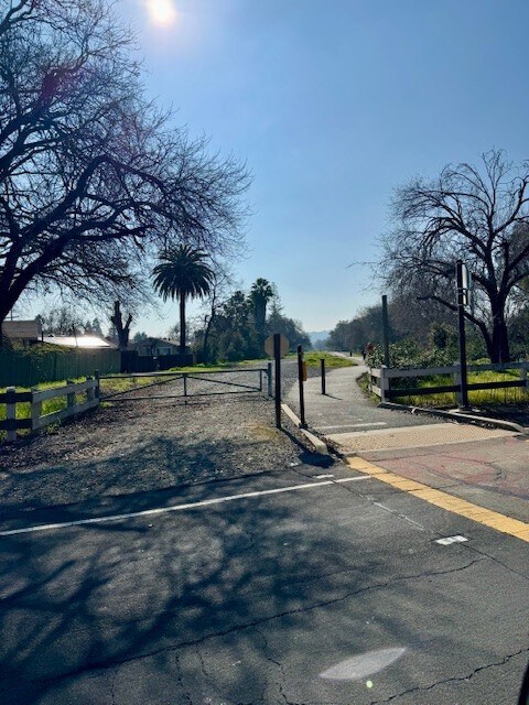 Building Photo - 1004 Esther Dr