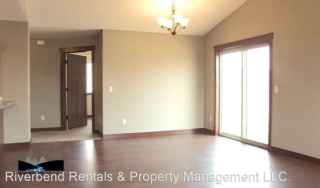 Building Photo - 3 br, 2 bath House - 4964 Waylon St