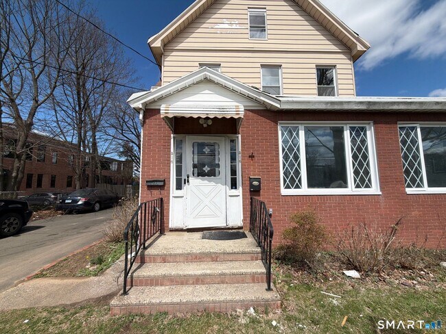 Building Photo - 316 W Main St