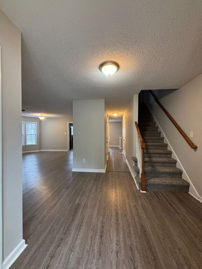 Building Photo - A Great Space on Pine Valley Court