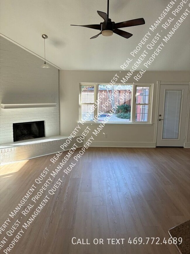 Building Photo - 814 Meandering Way