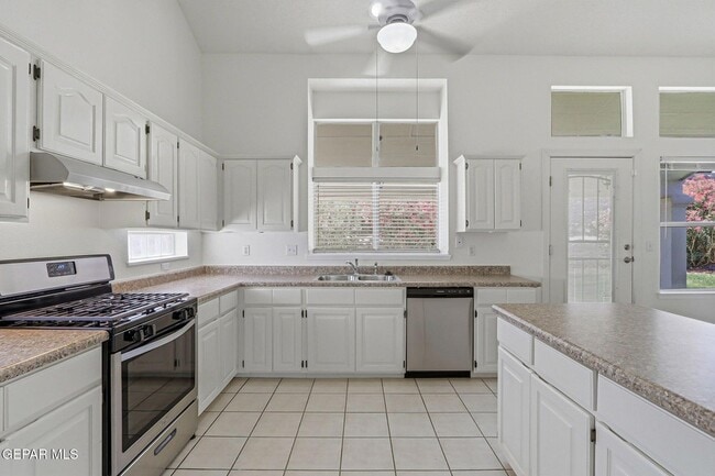 Building Photo - 7239 Desert Jewel Dr