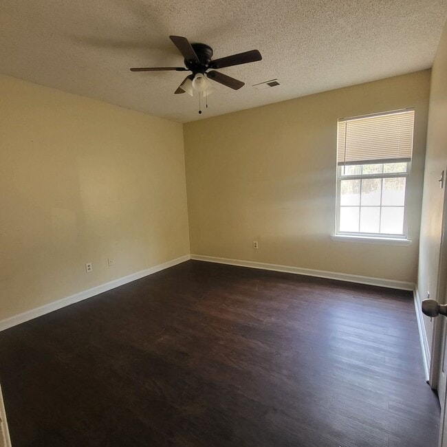 Building Photo - 639 Ed Beckham Rd