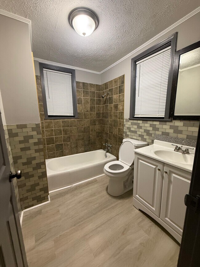 Building Photo - 12 Puritan St