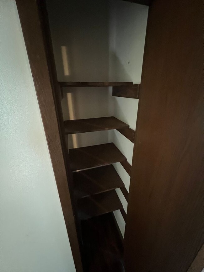 Building Photo - 3 bed/1.5 bath Duplex in Madison, WI