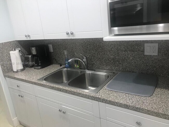 Building Photo - 7921 Abbott Ave