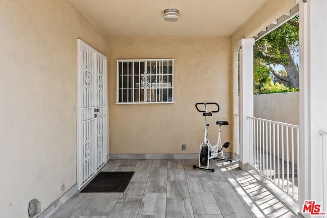 Building Photo - 2151 Glendon Ave