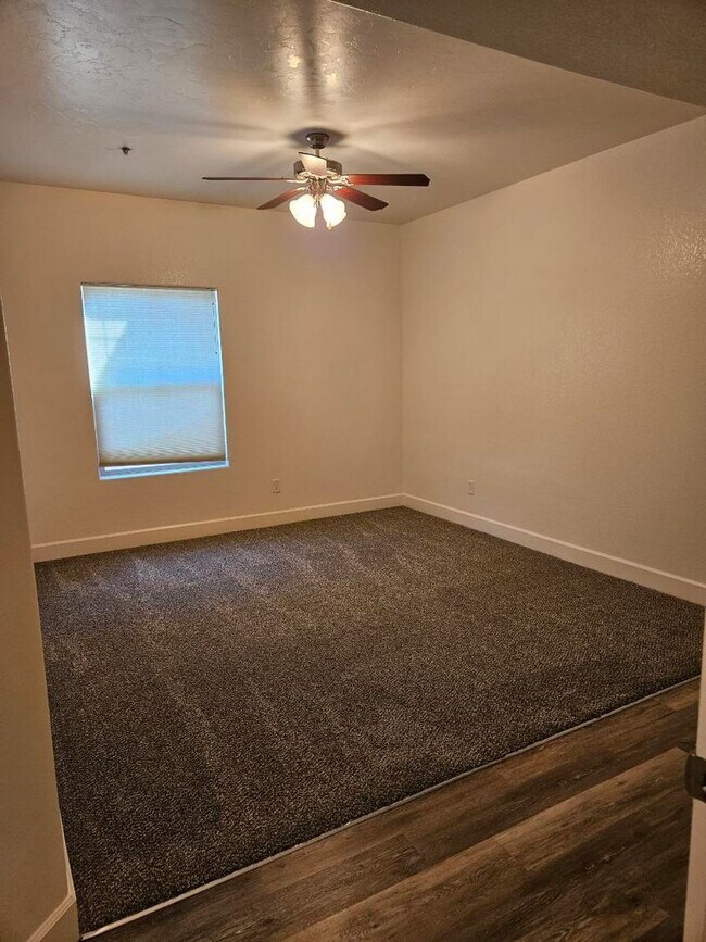 Building Photo - Beautiful 2 Bedroom Condo Avail 9/2