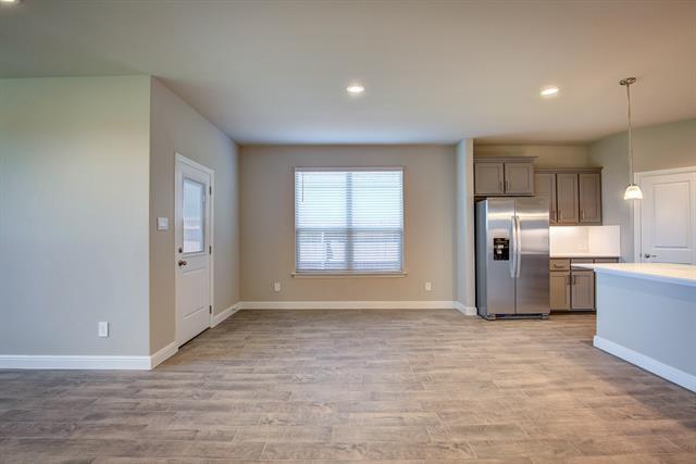 Building Photo - 2213 Dyre Dr