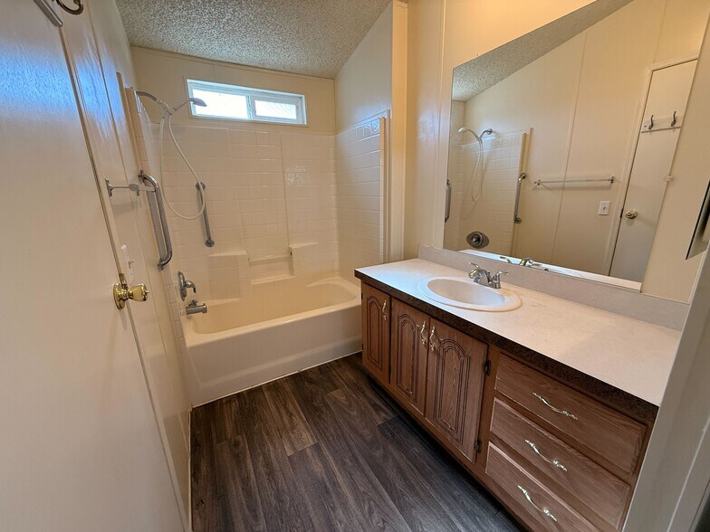 Building Photo - 3601 E Wyoming Ave