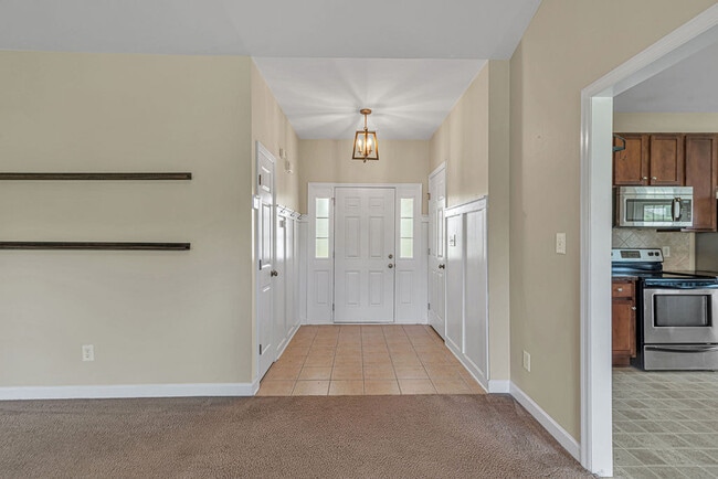 Building Photo - 238 Silver Hills Dr