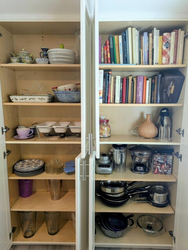 Building Photo - 708 Rambling Dr Cir