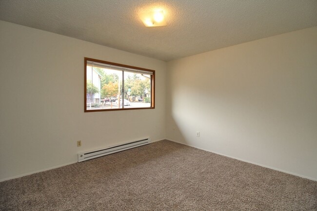 Building Photo - 2642-2642 SE 125th Ave