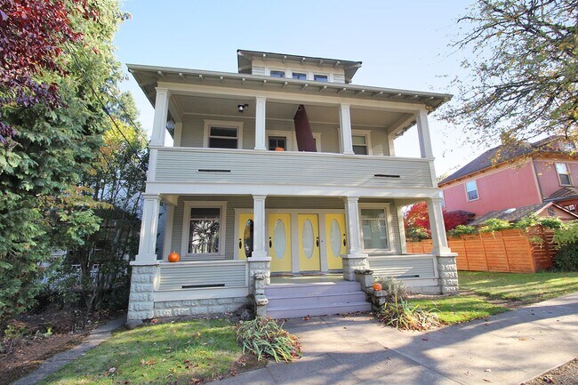 Building Photo - andrp02