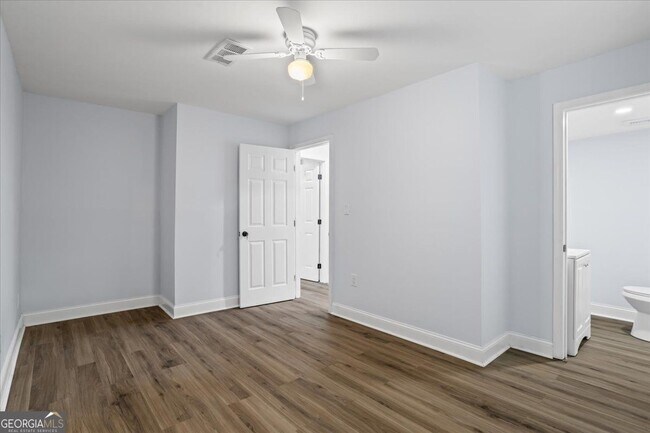 Building Photo - 2223 Columbia Dr