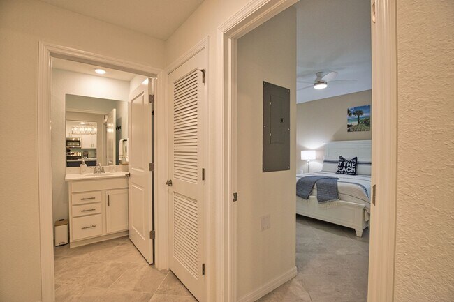 Building Photo - Golf Transfer 2-Bedroom 2-Bathroom First Floor Condo in the desirable Wellen Golf and Country Clu...