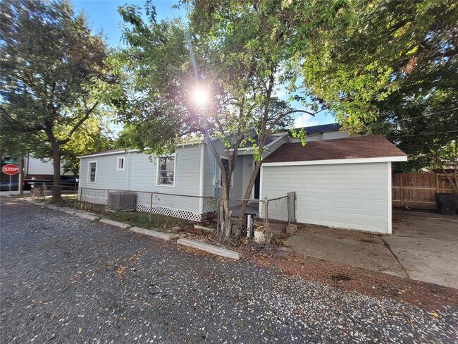 Building Photo - 4302 Dickson St