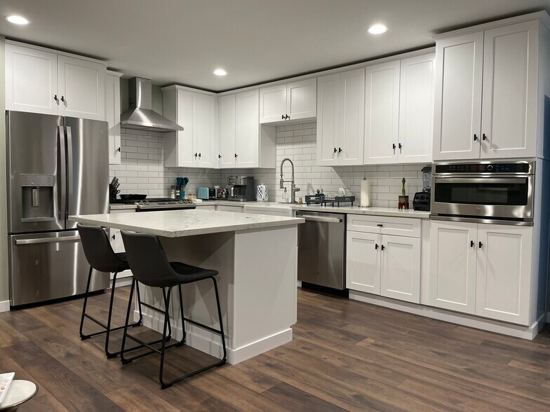 Gorgeous kitchen - 1755 Mission Cliff Dr