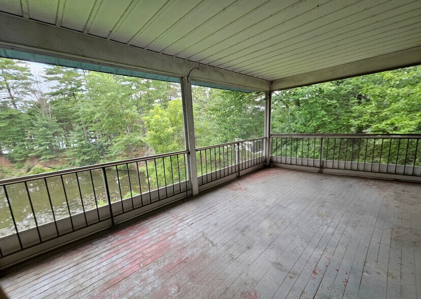 Building Photo - 216 Lake Shore N