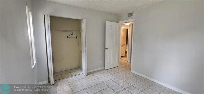 Building Photo - 4161 NW 114th Terrace